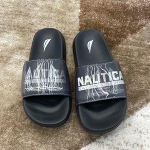 Nautica hologram slides